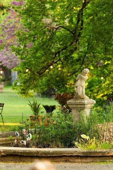 Garden statue at Relais de la Magdeleine