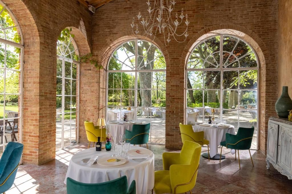The orangerie dining room